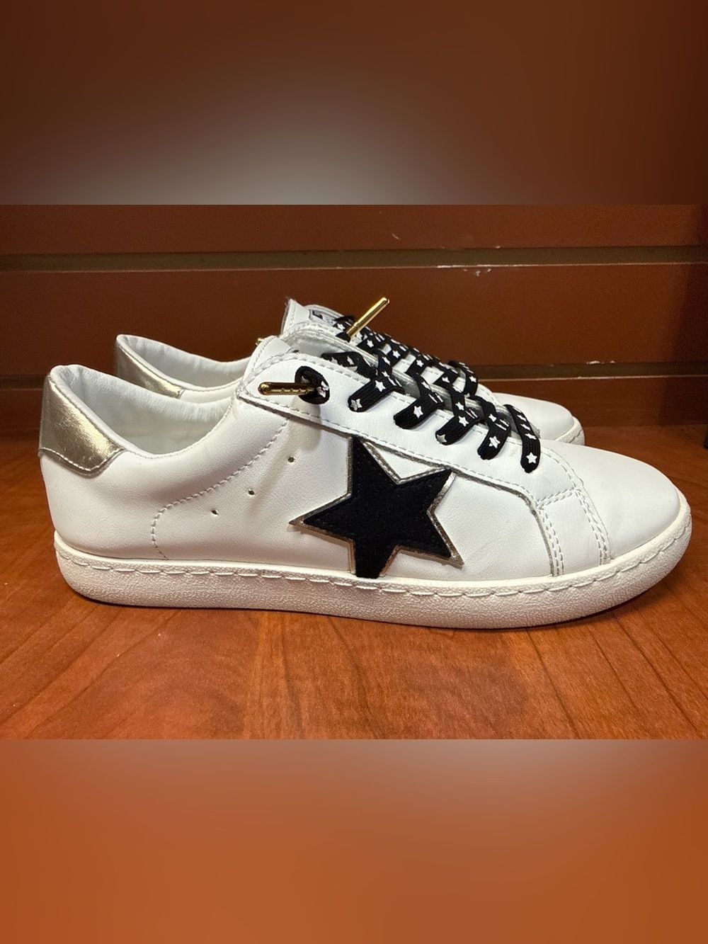 Vintage Havana Black Star Sneakers White Gold Women’s 7.5 Trendy Casual Shoes - Picture 2 of 8